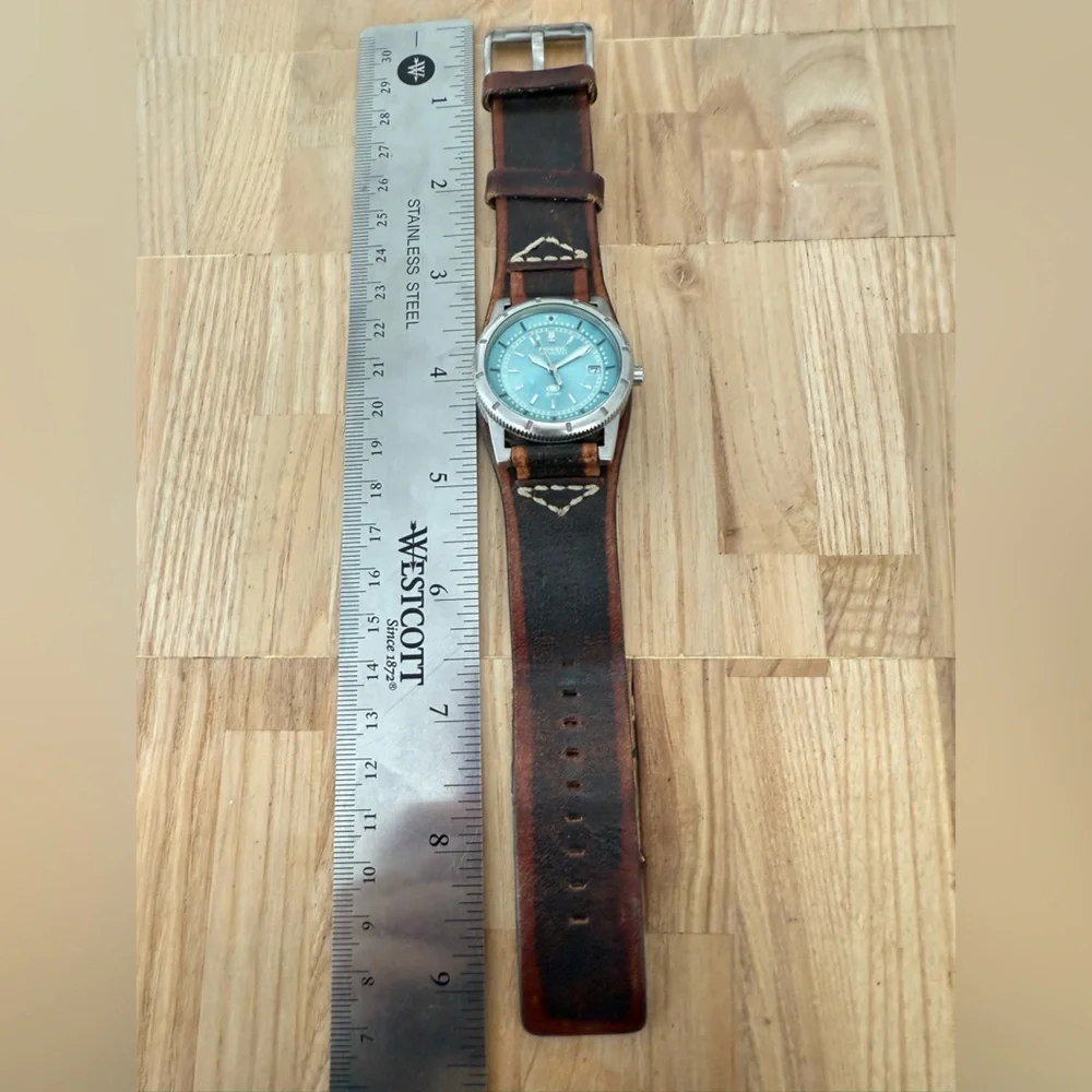 Vintage Fossil blue mens blue dial brown leather watch NEW BATTERY
